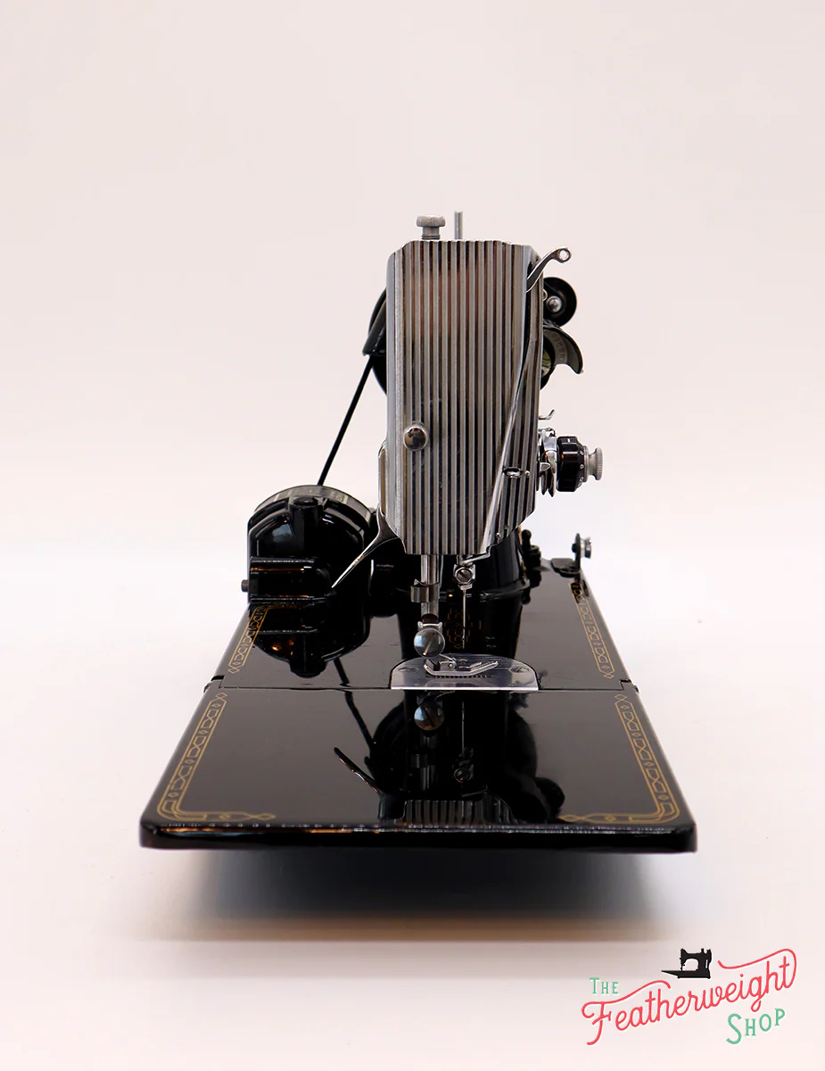 Singer Featherweight 221 Sewing Machine, AM693*** - Image 5