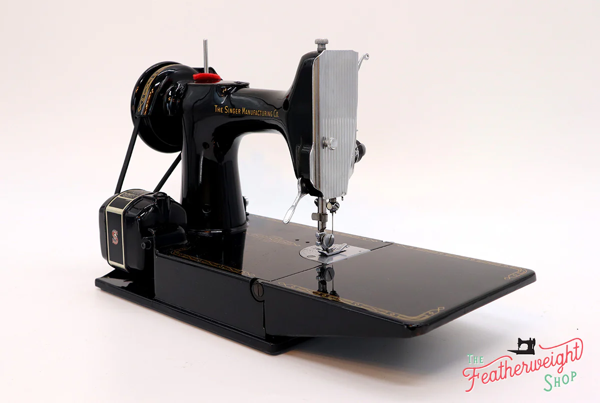 Singer Featherweight 221 Sewing Machine, AM693*** - Image 7