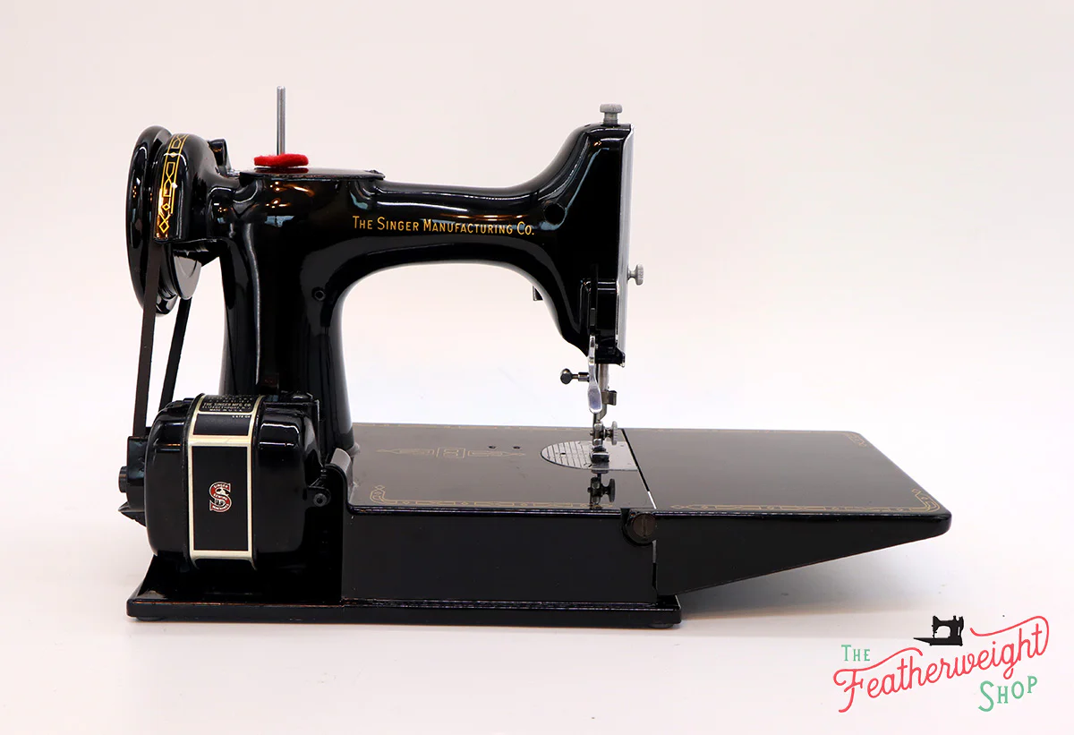 Singer Featherweight 221 Sewing Machine, AM693*** - Image 8