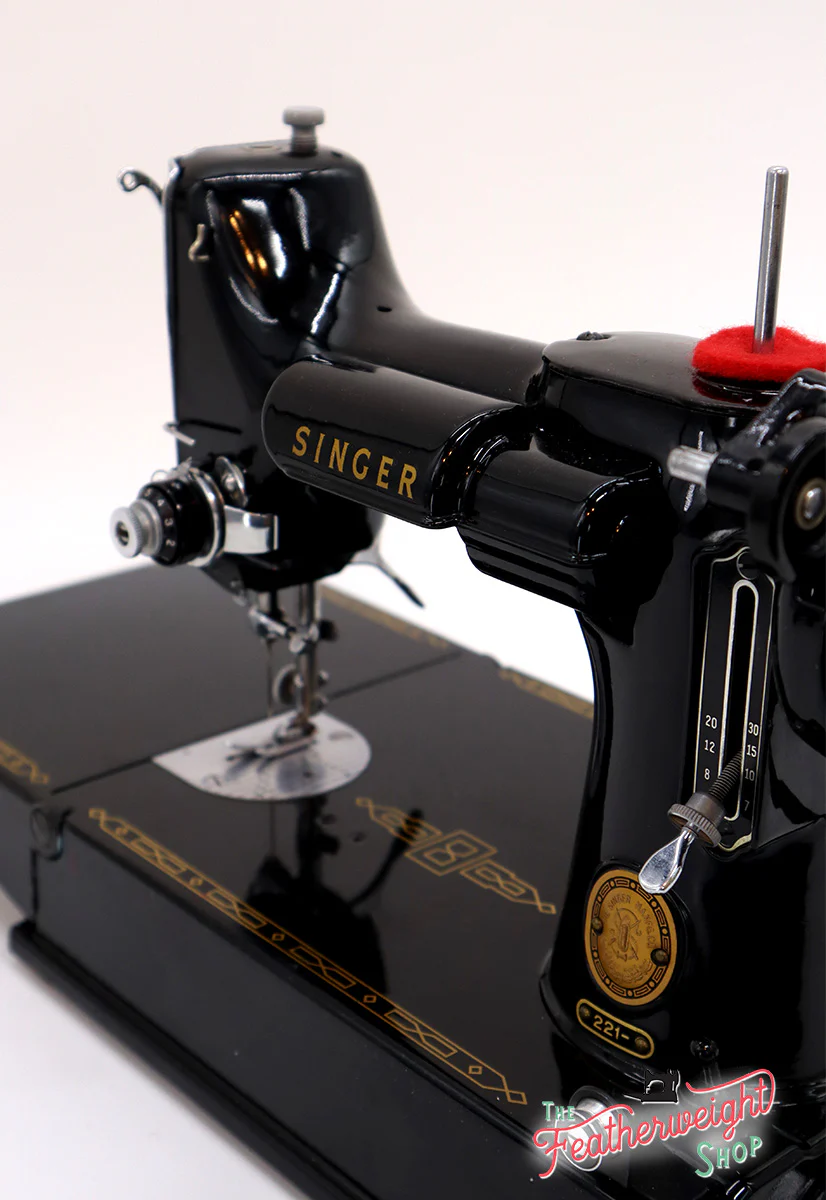 Singer Featherweight 221 Sewing Machine, AM693*** - Image 9