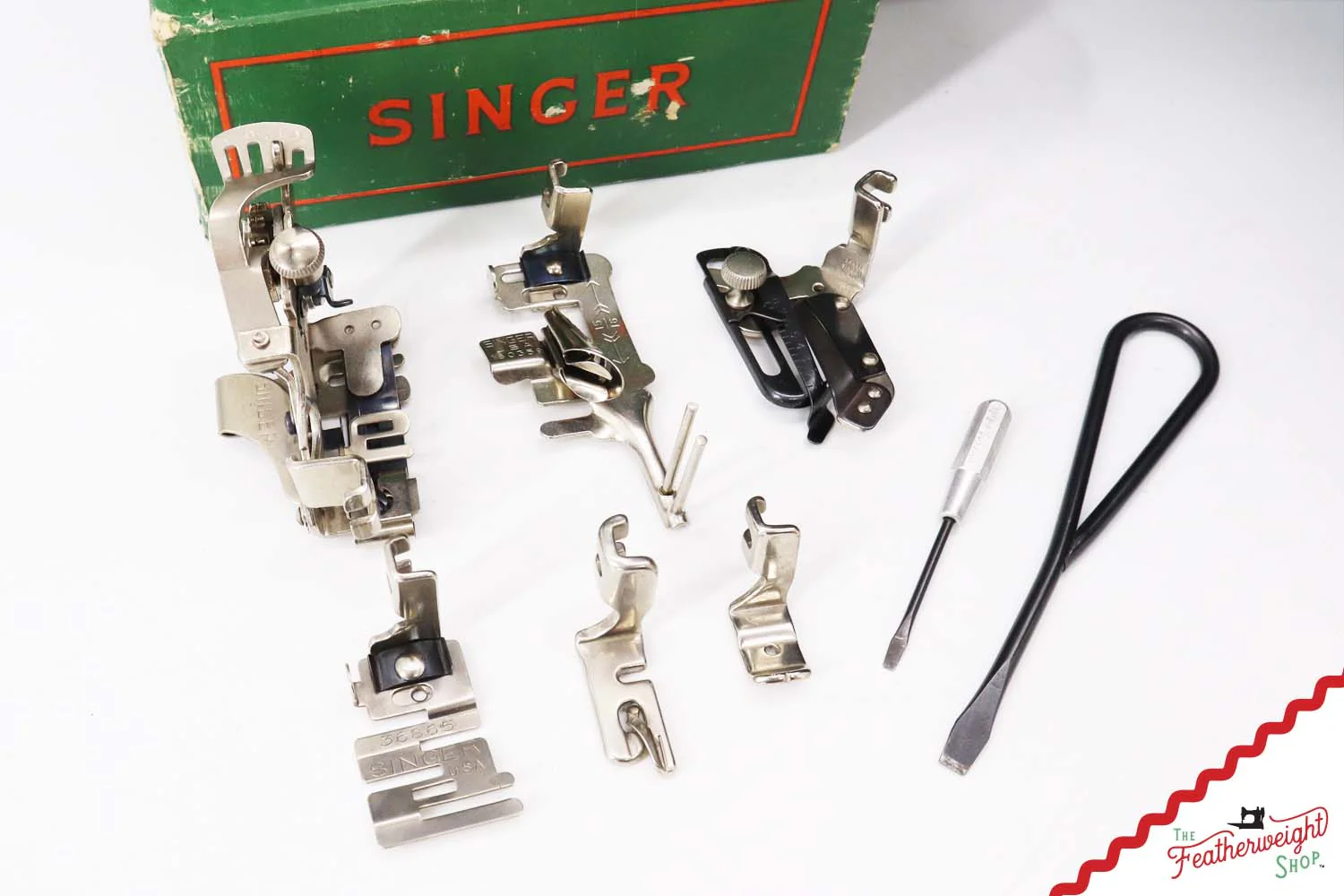 Singer Featherweight 221 Sewing Machine, AM695*** - 1957 - Image 18