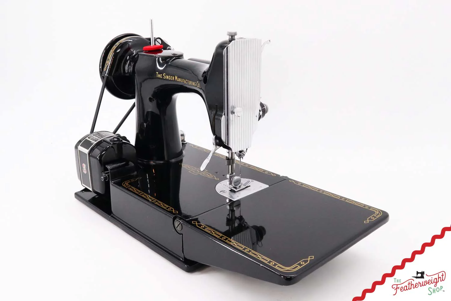 Singer Featherweight 221 Sewing Machine, AM695*** - 1957 - Image 5