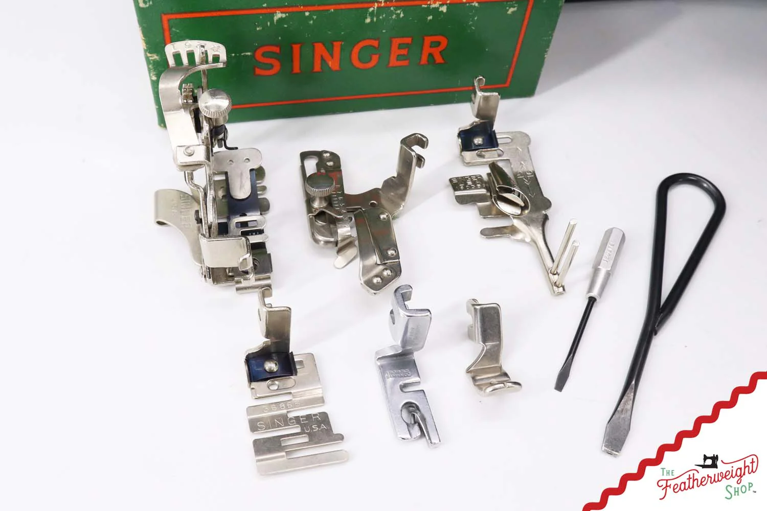 Singer Featherweight 221 Sewing Machine, AM6959** - 1957 - Image 15