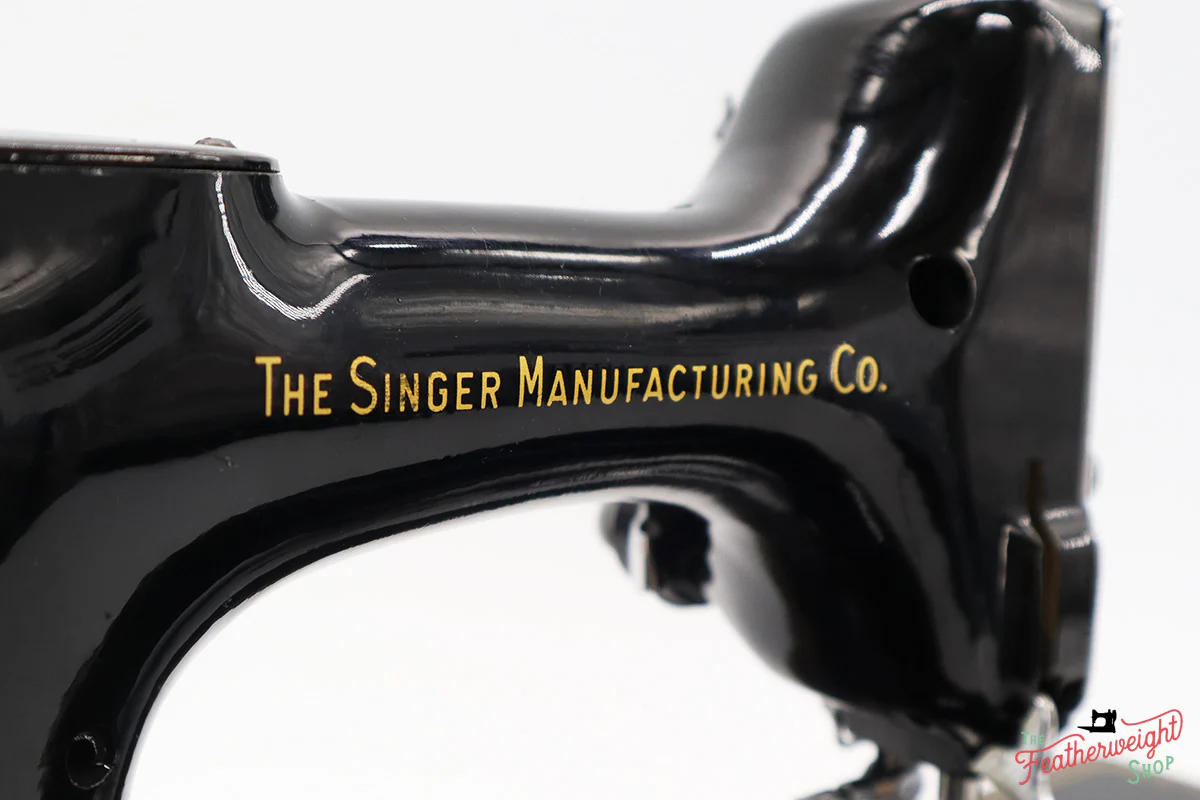 Singer Featherweight 221 Sewing Machine, AM699*** - Image 12