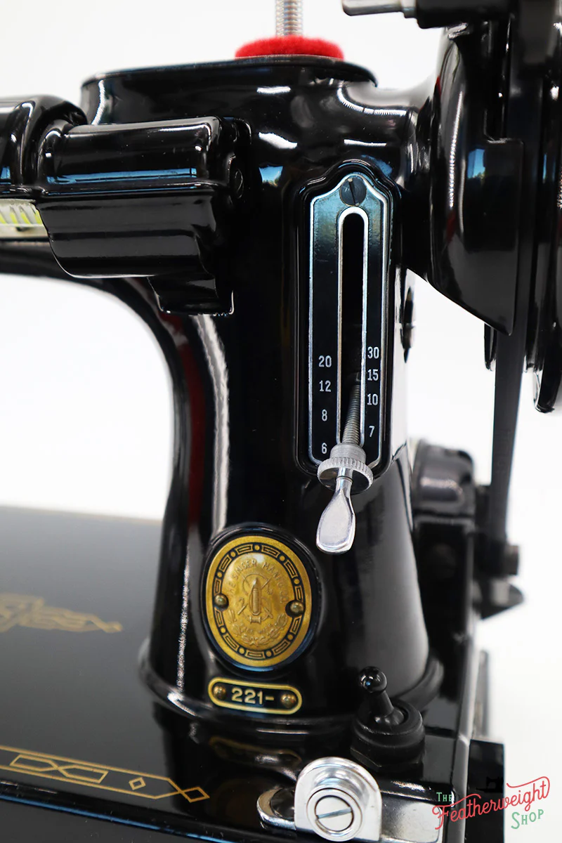 Singer Featherweight 221 Sewing Machine, AM699*** - Image 14