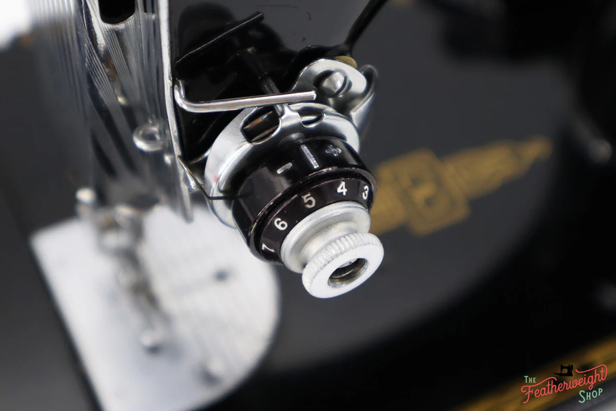 Singer Featherweight 221 Sewing Machine, AM699*** - Image 15