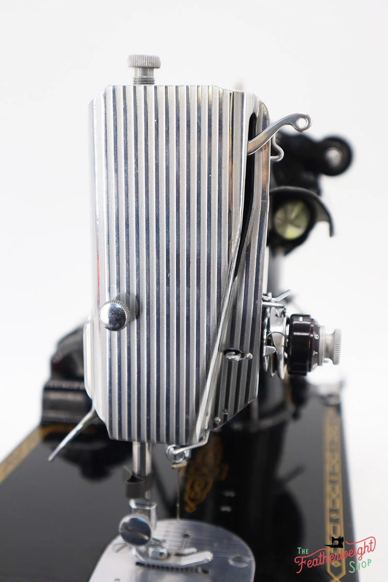 Singer Featherweight 221 Sewing Machine, AM699*** - Image 16