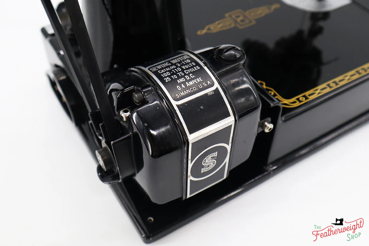 Singer Featherweight 221 Sewing Machine, AM699*** - Image 17