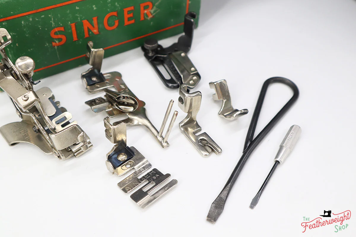 Singer Featherweight 221 Sewing Machine, AM699*** - Image 18