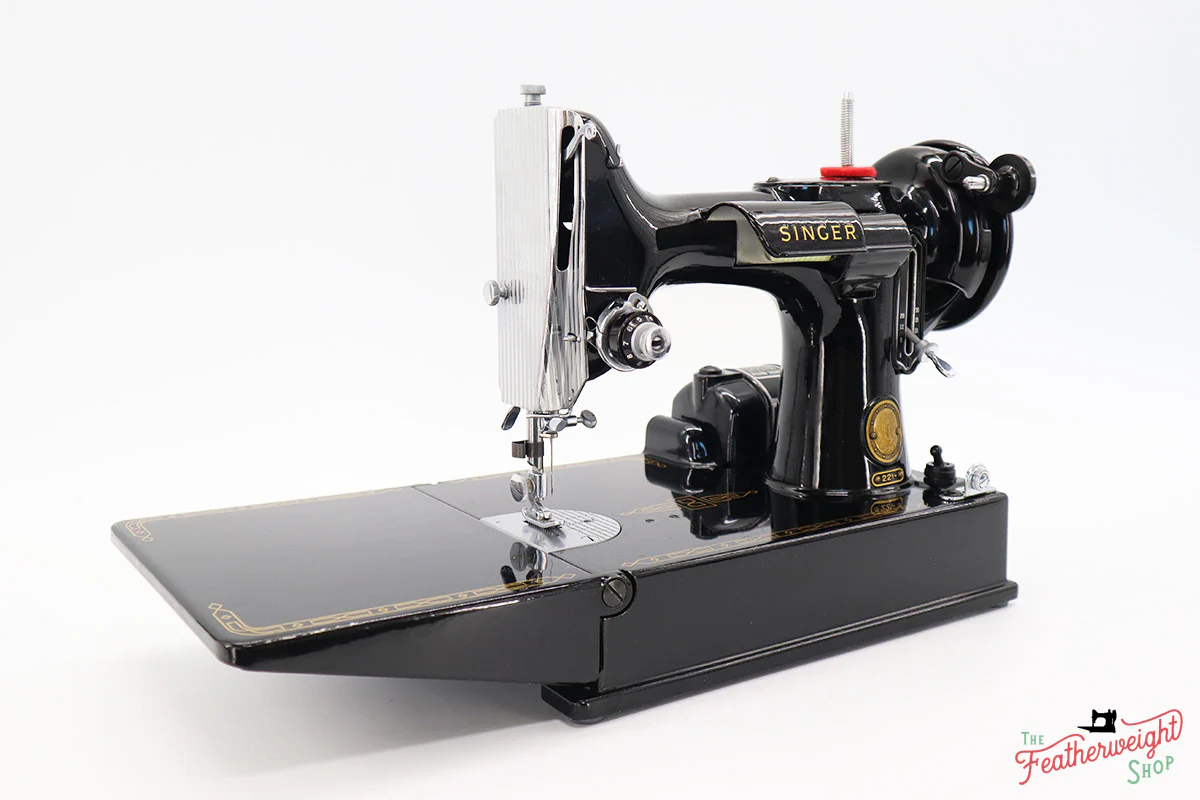 Singer Featherweight 221 Sewing Machine, AM699*** - Image 3
