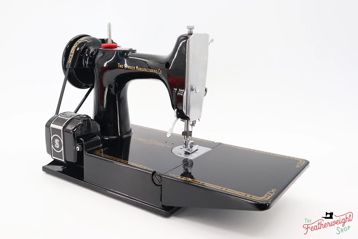Singer Featherweight 221 Sewing Machine, AM699*** - Image 5