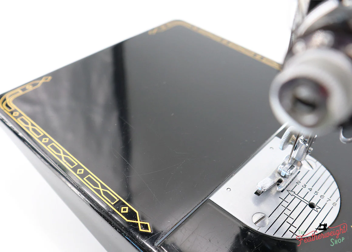 Singer Featherweight 221 Sewing Machine, AM699*** - Image 8