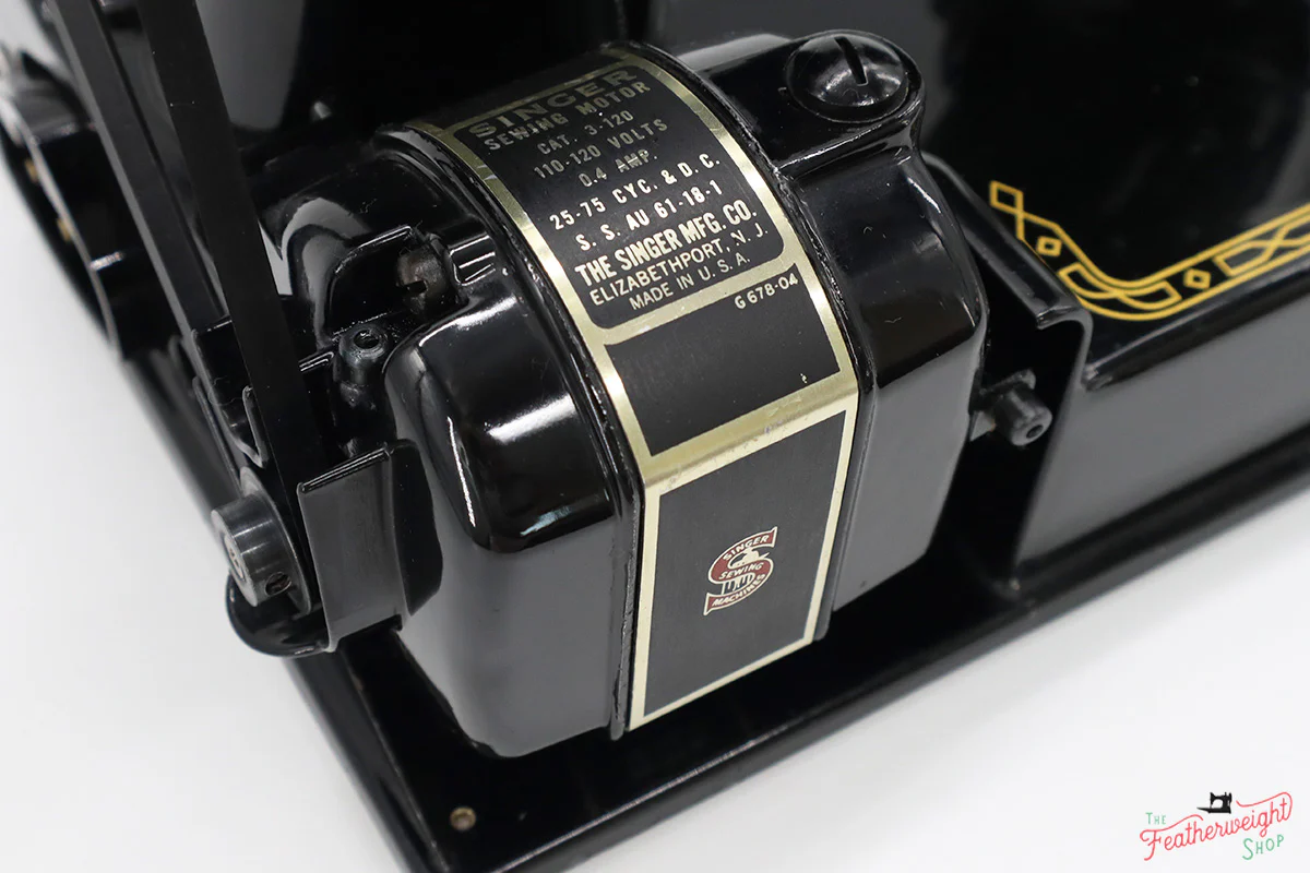 Singer Featherweight 221 Sewing Machine, AM774*** - Image 16