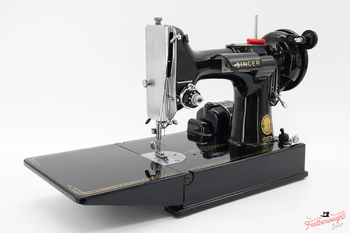 Singer Featherweight 221 Sewing Machine, AM774*** - Image 3