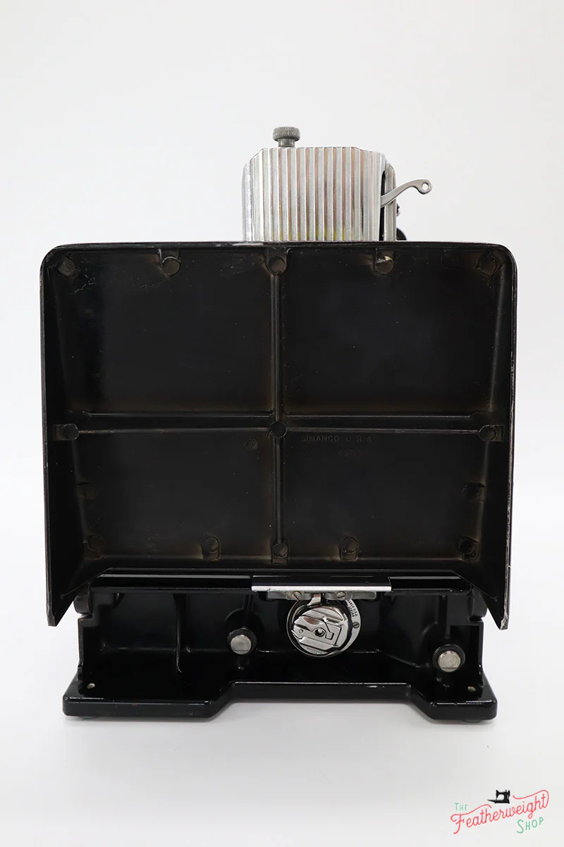 Singer Featherweight 221 Sewing Machine, AM774*** - Image 5