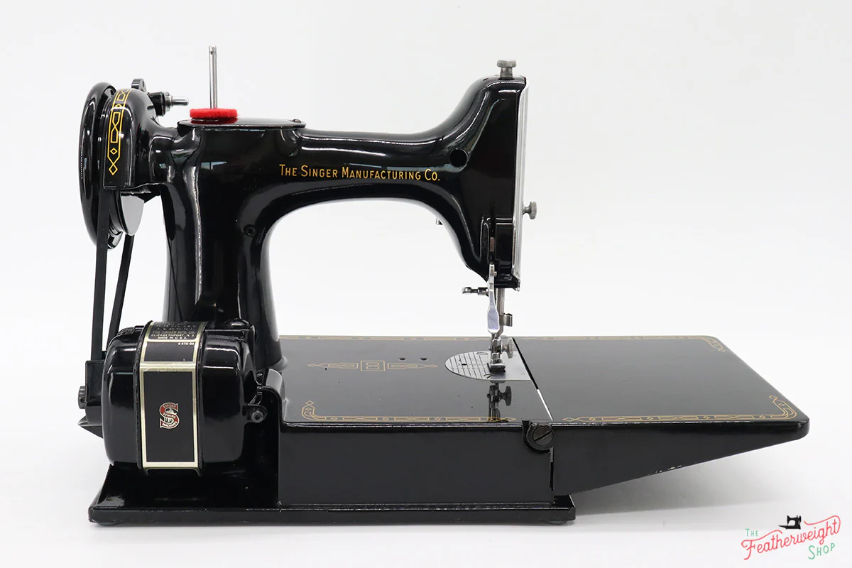 Singer Featherweight 221 Sewing Machine, AM774*** - Image 7