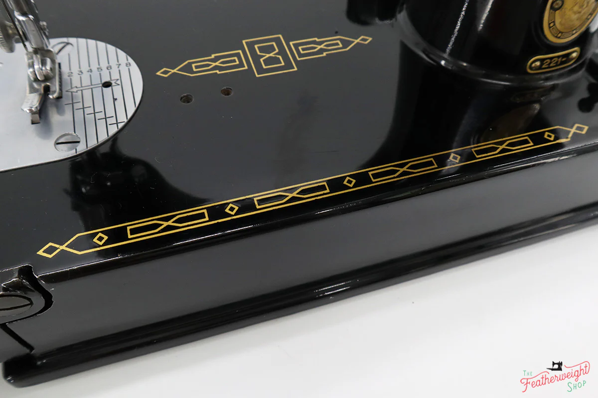 Singer Featherweight 221 Sewing Machine, AM774*** - Image 9