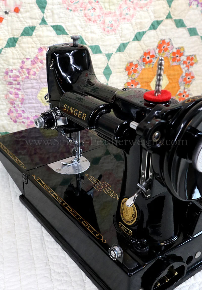 Singer Featherweight 221 Sewing Machine, AM776*** - Image 17