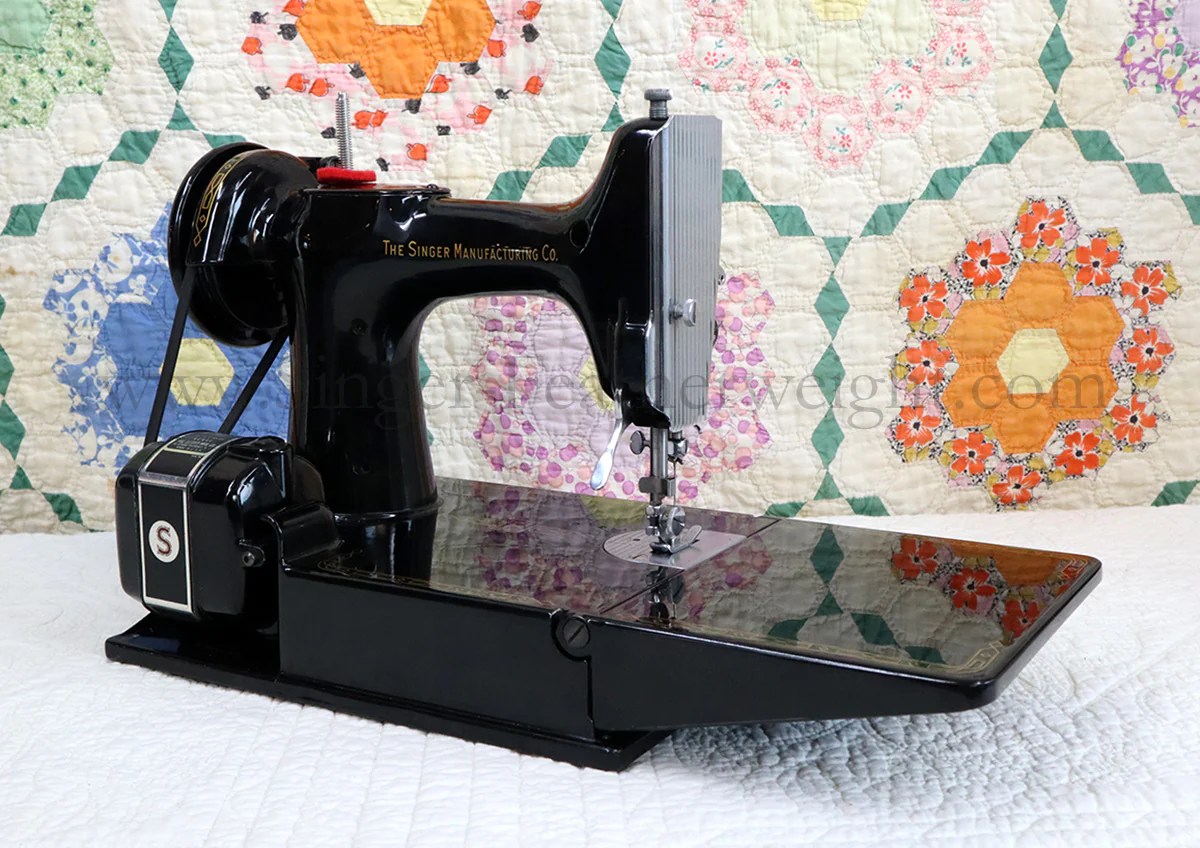Singer Featherweight 221 Sewing Machine, AM776*** - Image 7