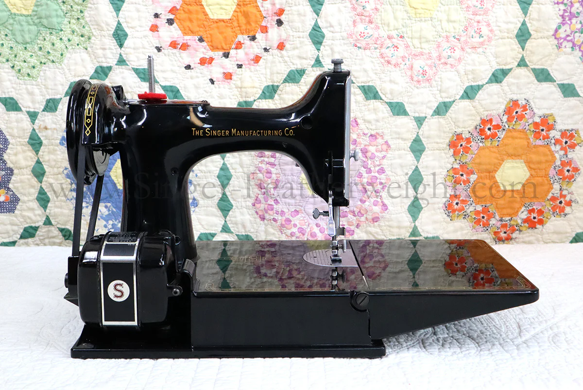 Singer Featherweight 221 Sewing Machine, AM776*** - Image 8