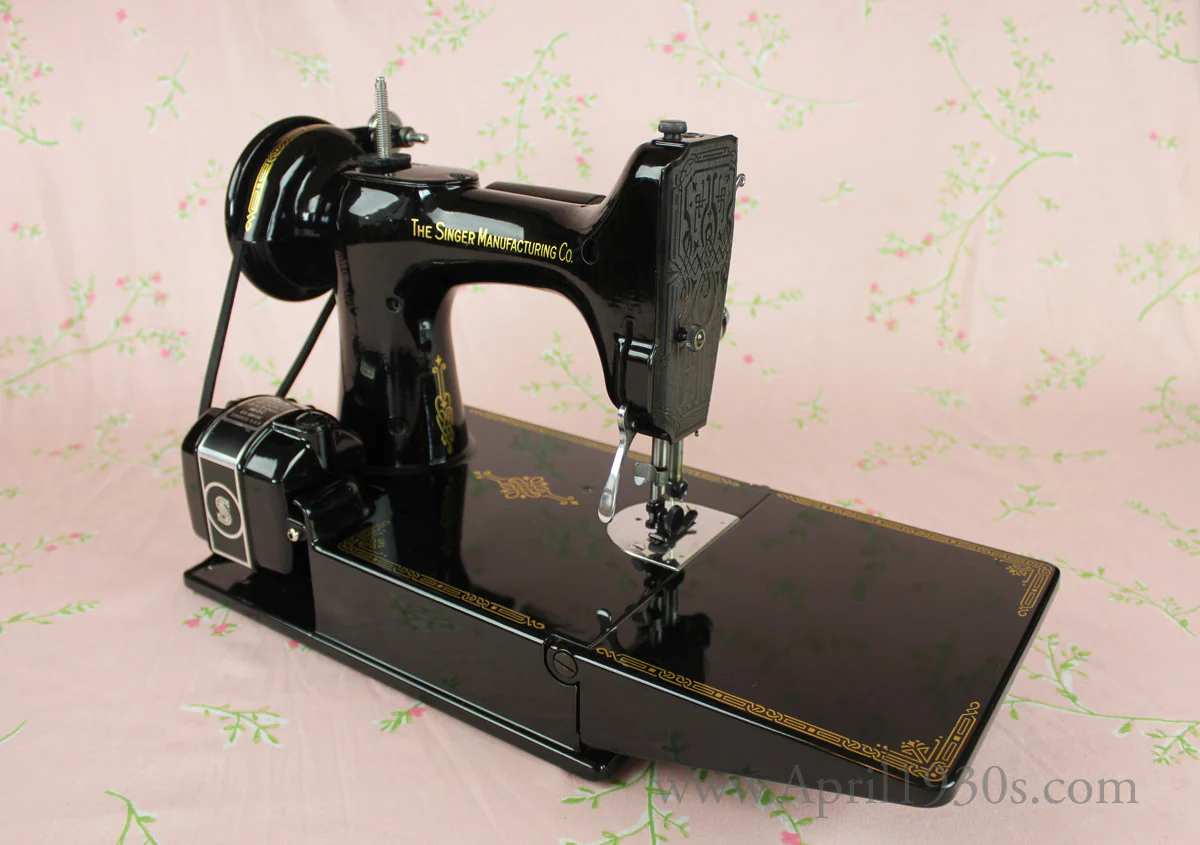 Singer Featherweight 221 Sewing Machine, BLACKSIDE AG004*** (SOLD) - Image 4