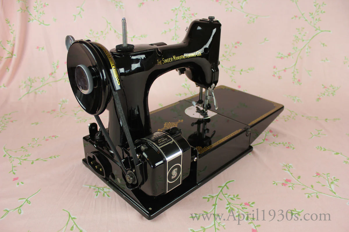 Singer Featherweight 221 Sewing Machine, BLACKSIDE AG004*** (SOLD) - Image 5
