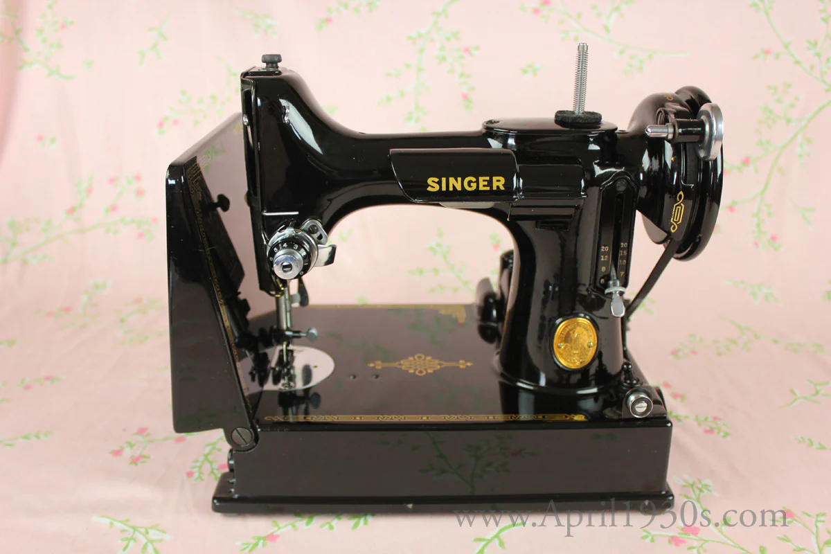Singer Featherweight 221 Sewing Machine, BLACKSIDE AG004*** (SOLD) - Image 7
