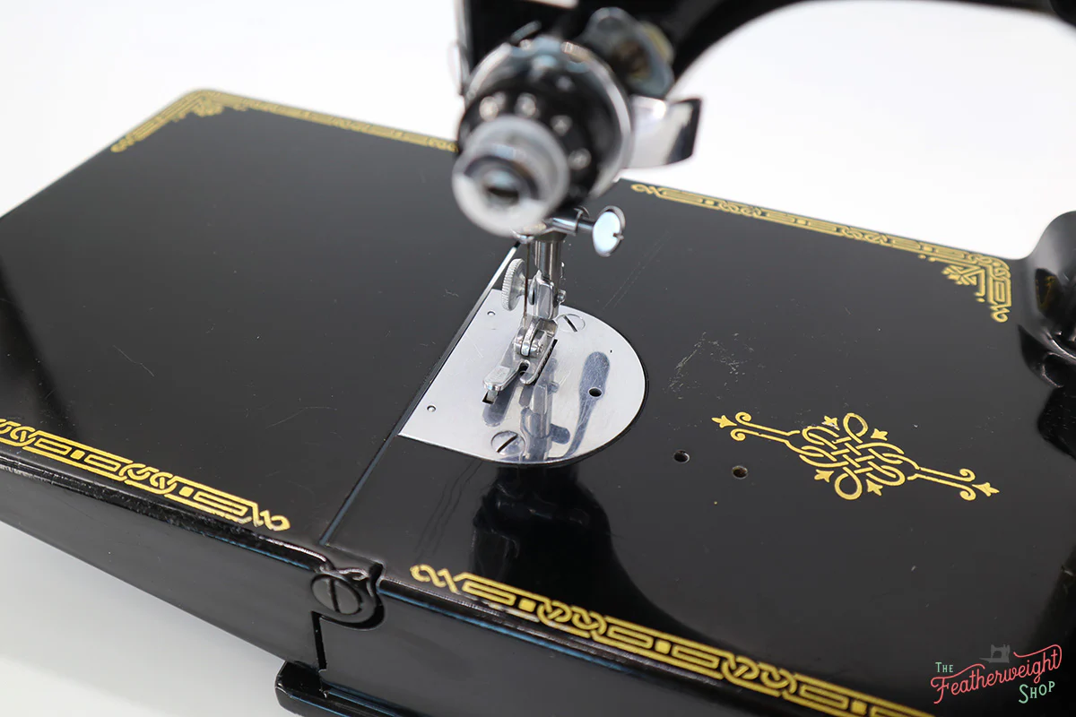 Singer Featherweight 221 Sewing Machine, Centennial: AJ917*** - Image 8