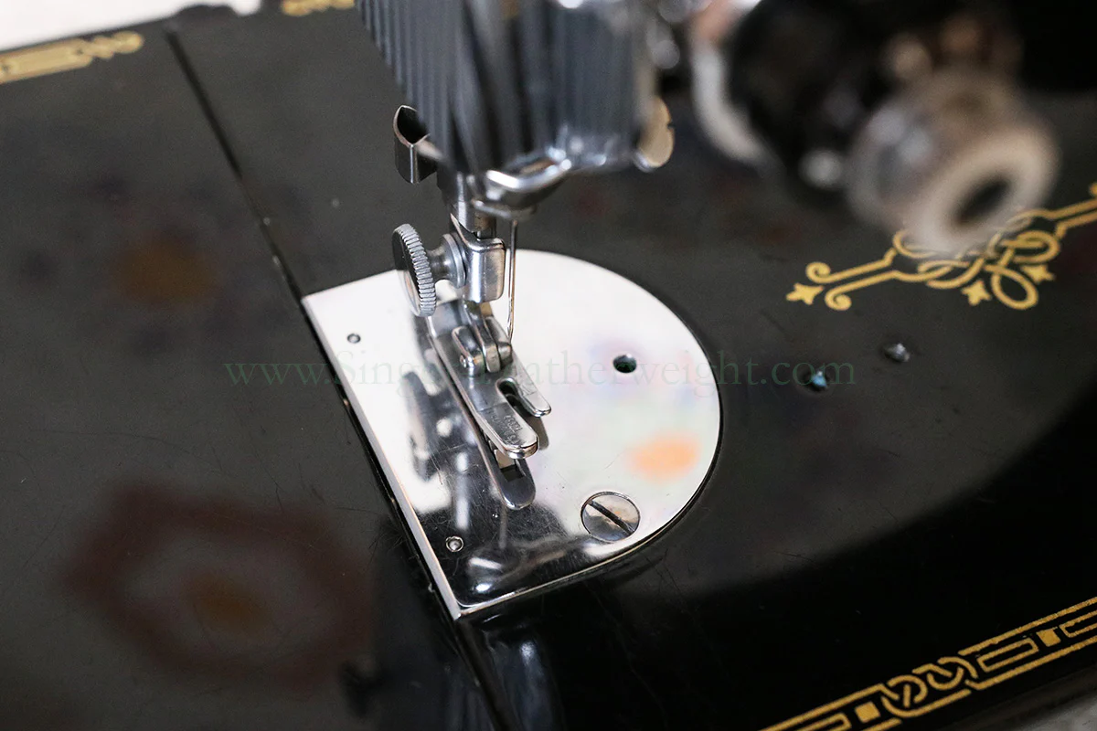 Singer Featherweight 221 Sewing Machine, Centennial: AJ930*** - Image 19