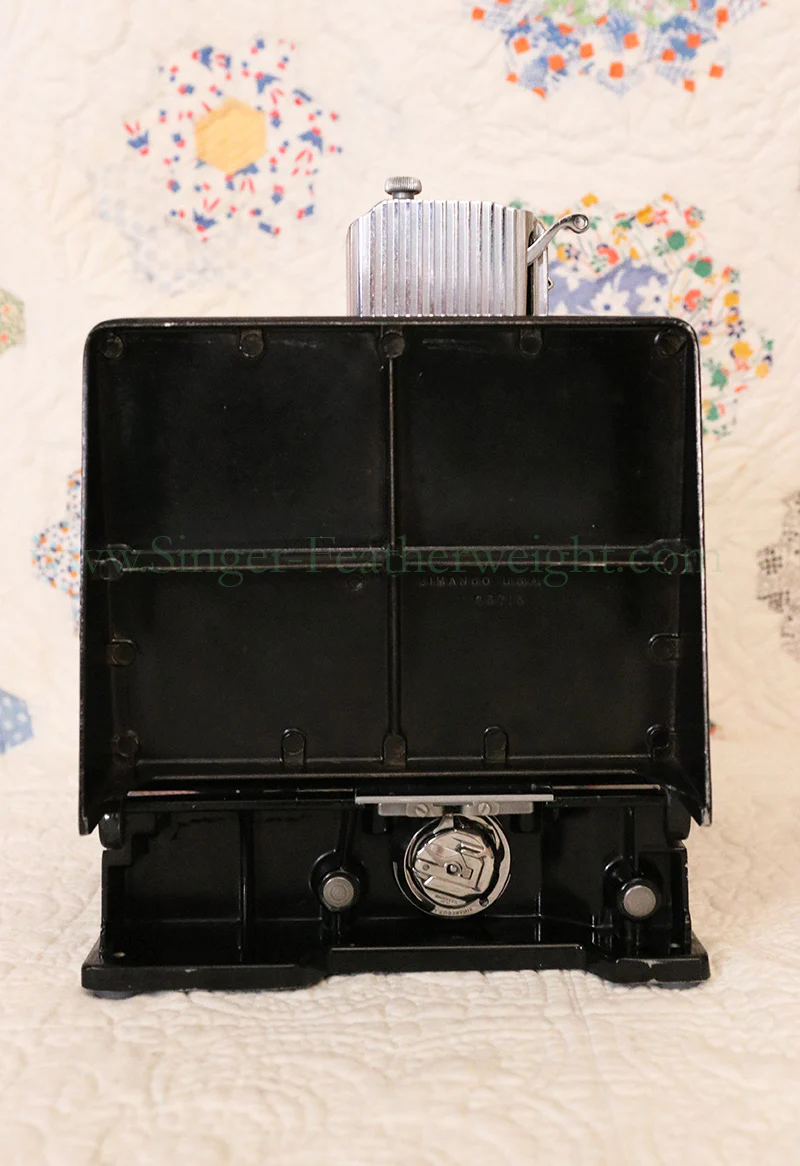 Singer Featherweight 221 Sewing Machine, Centennial: AJ930*** - Image 5