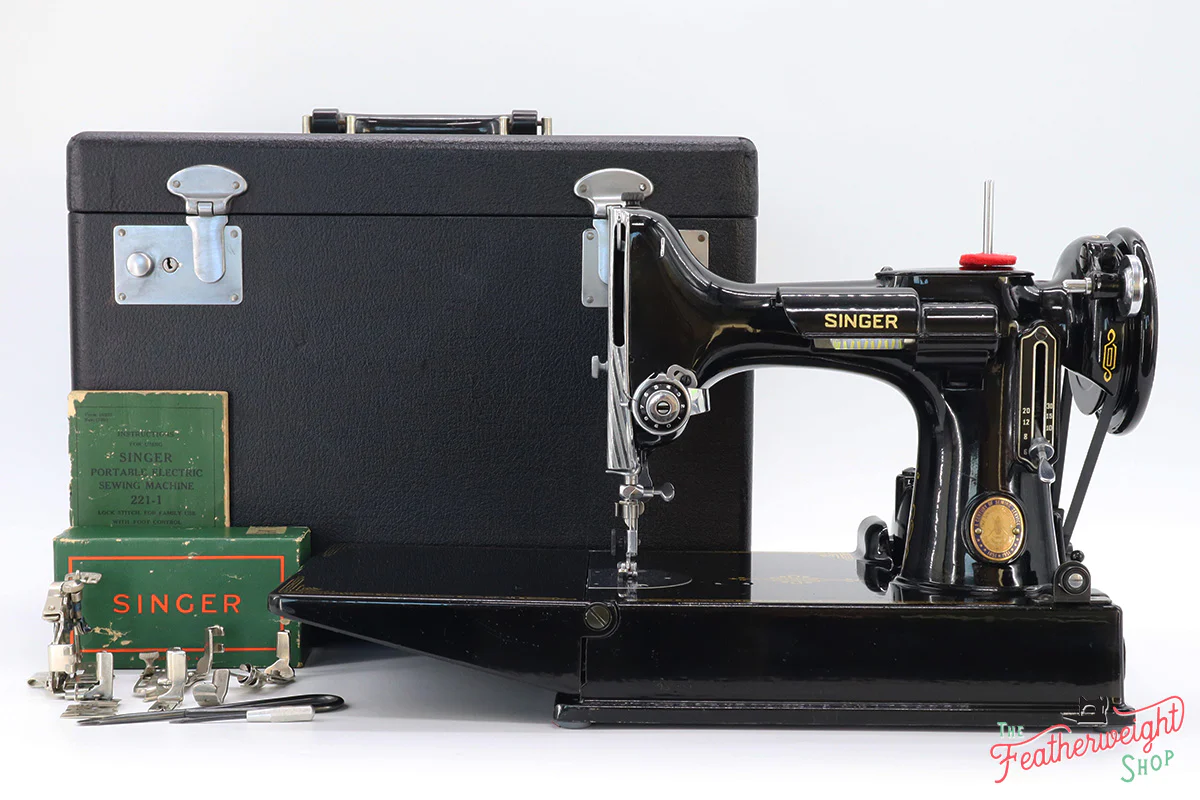Singer Featherweight 221 Sewing Machine, Centennial: AK094*** - Image 2
