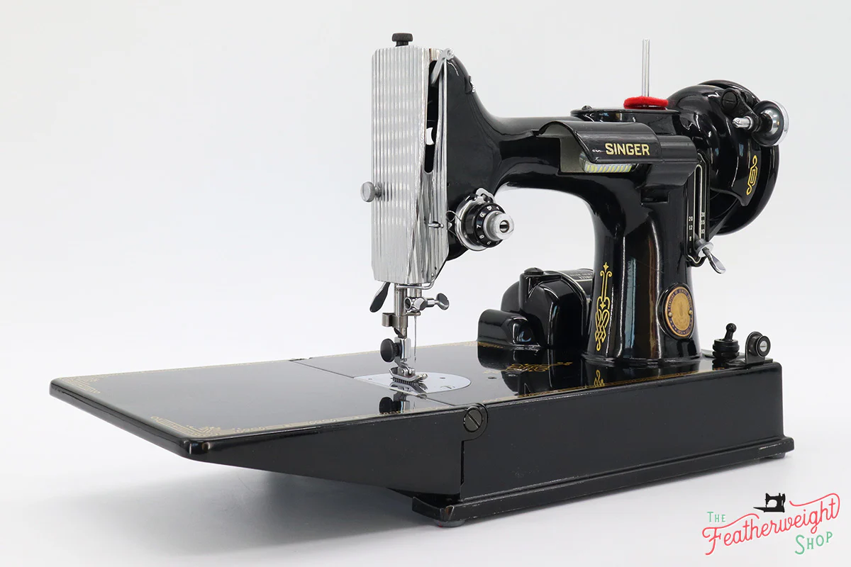 Singer Featherweight 221 Sewing Machine, Centennial: AK094*** - Image 3