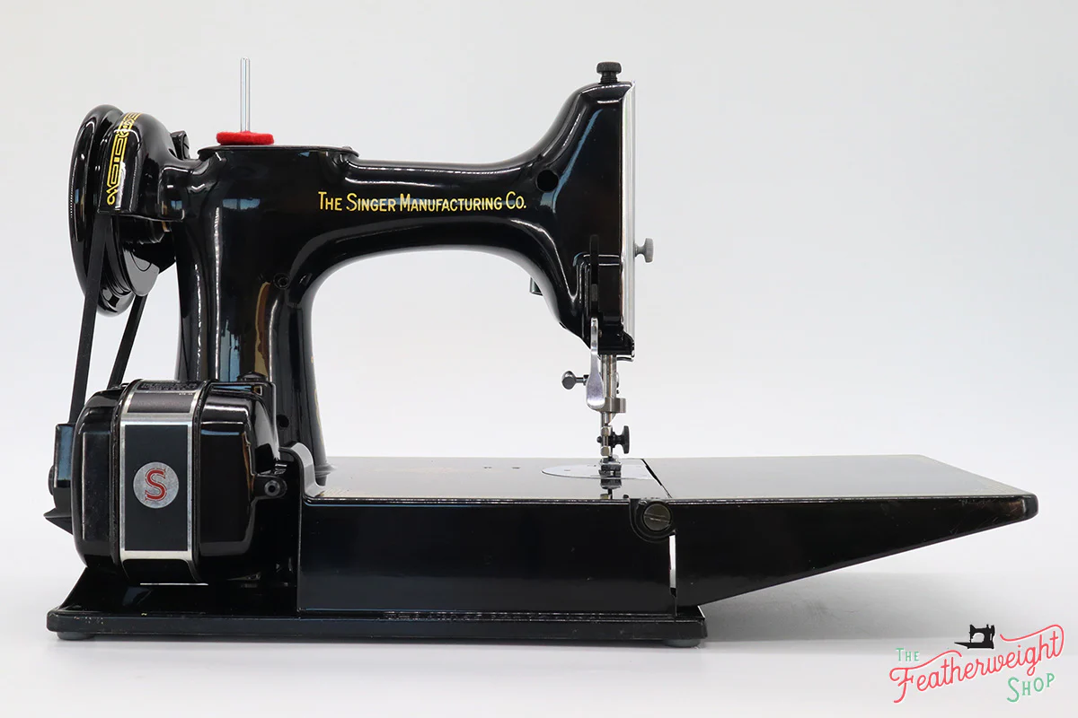 Singer Featherweight 221 Sewing Machine, Centennial: AK094*** - Image 7