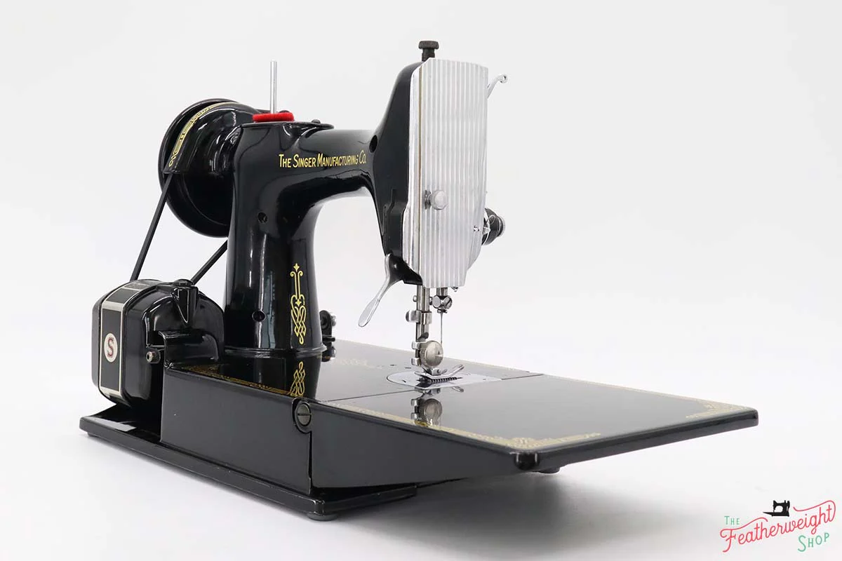 Singer Featherweight 221 Sewing Machine, Centennial: AK410*** - Image 6