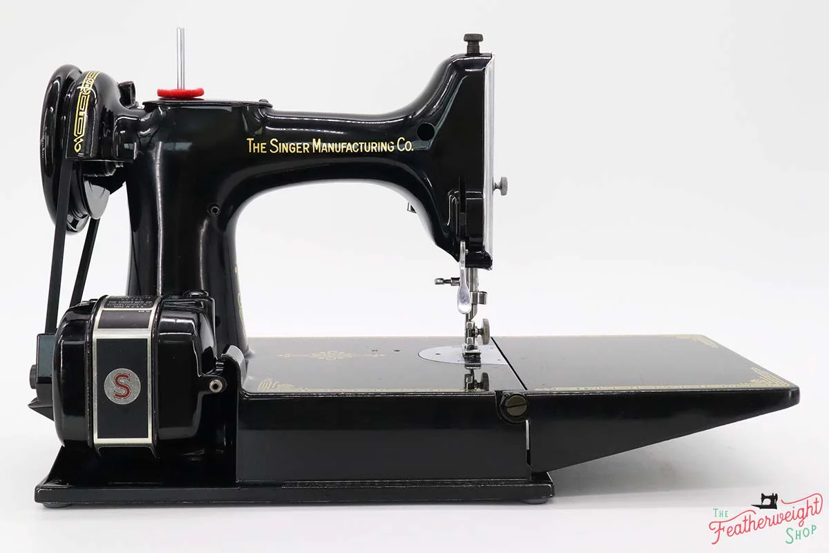 Singer Featherweight 221 Sewing Machine, Centennial: AK410*** - Image 7