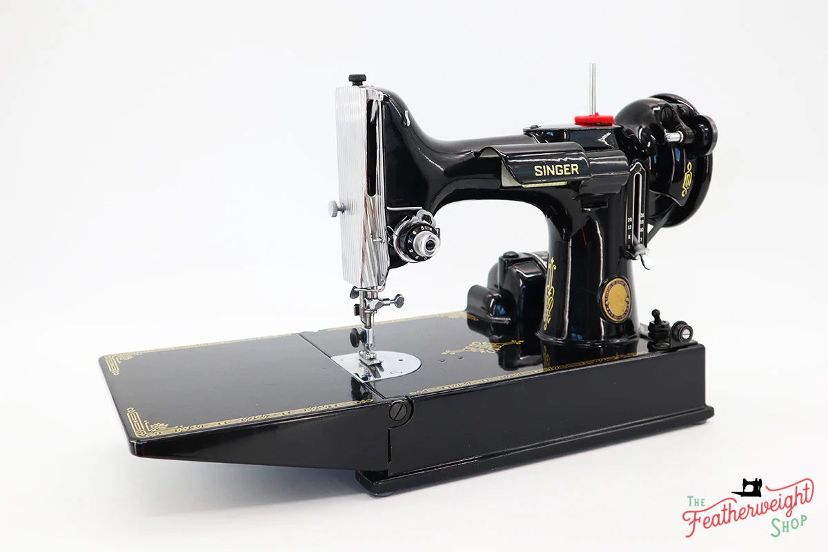 Singer Featherweight 221 Sewing Machine, Centennial: AK421*** - Image 3
