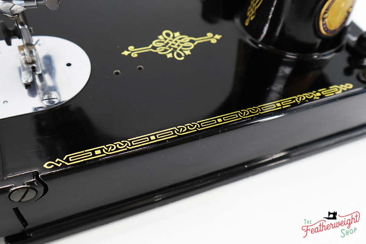 Singer Featherweight 221 Sewing Machine, Centennial: AK421*** - Image 8
