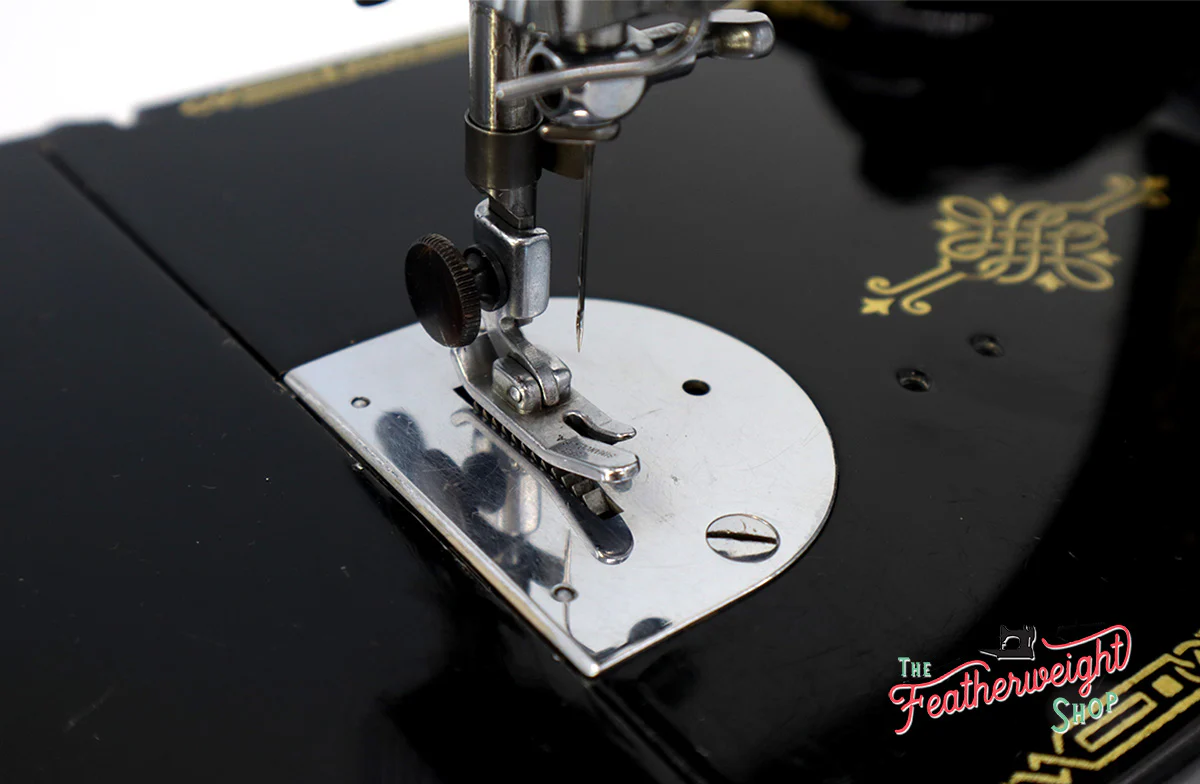 Singer Featherweight 221 Sewing Machine, Centennial: AK579*** - Image 13