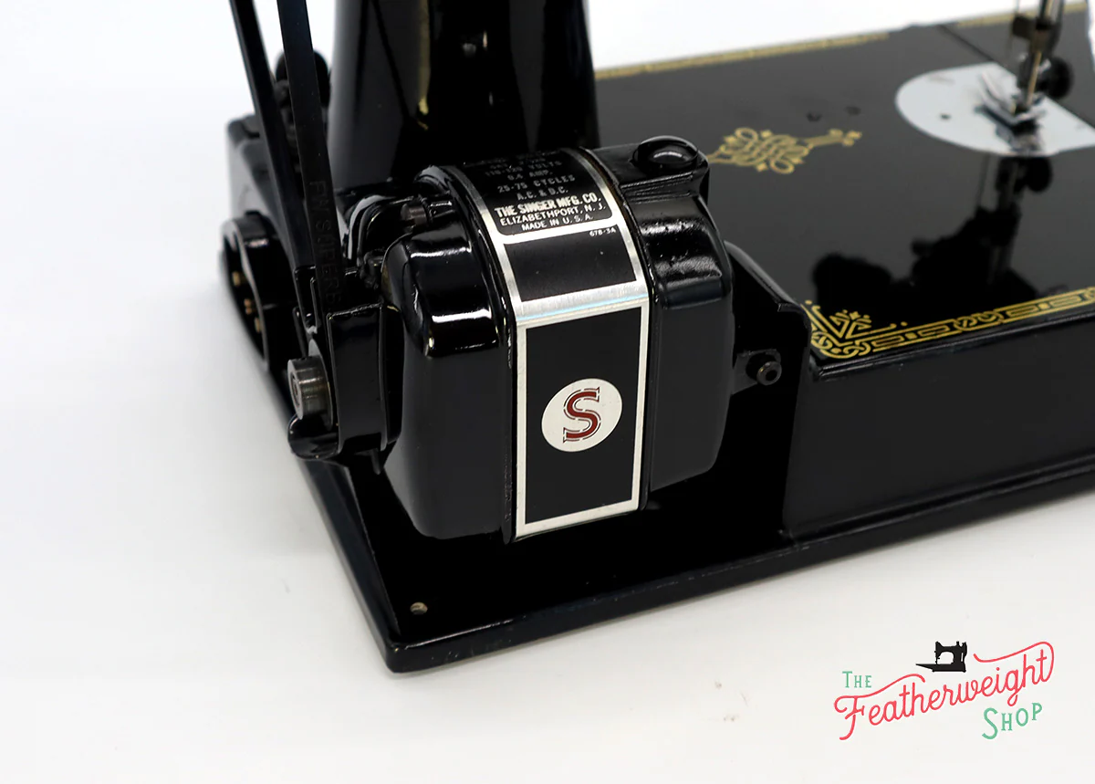 Singer Featherweight 221 Sewing Machine, Centennial: AK579*** - Image 19
