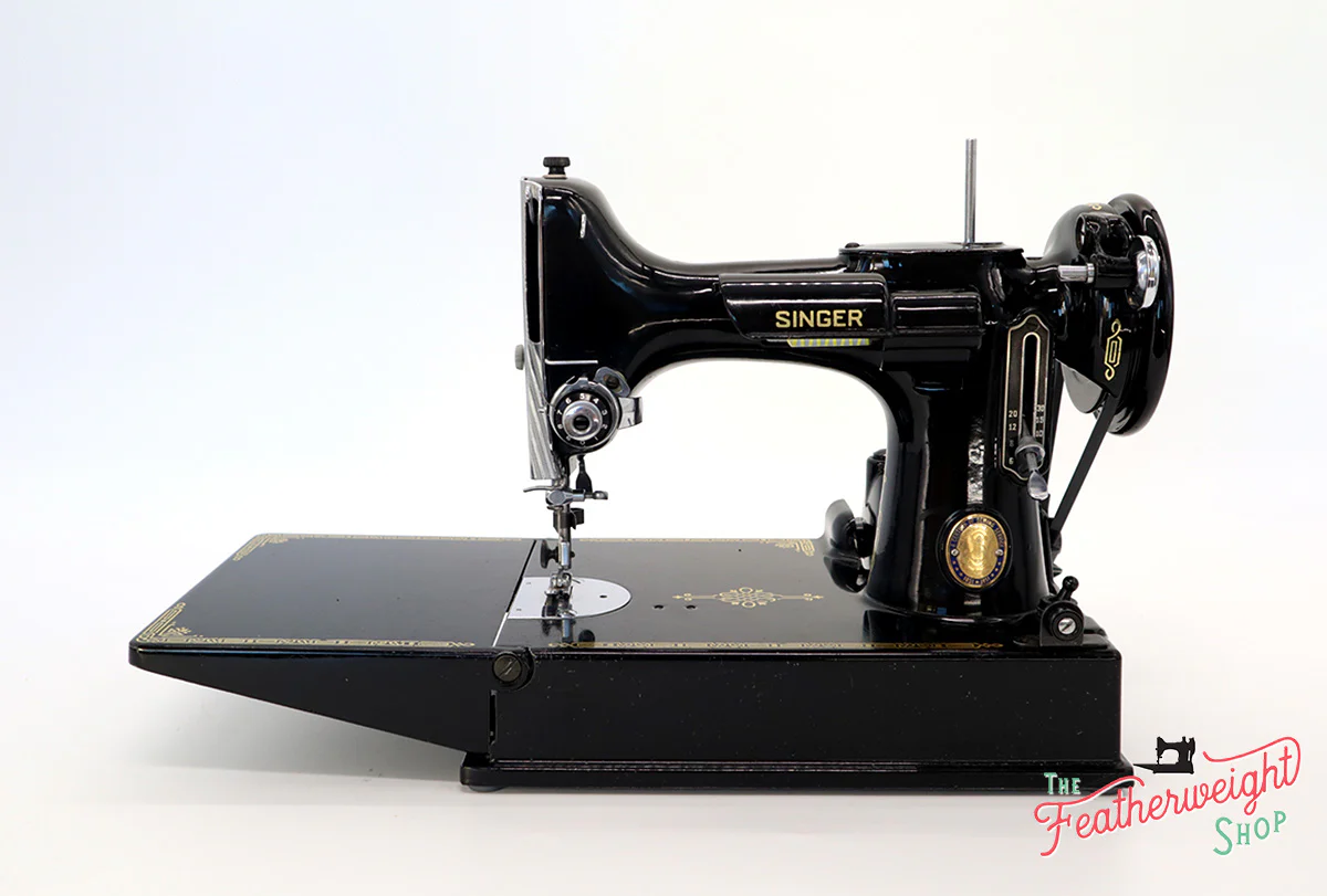 Singer Featherweight 221 Sewing Machine, Centennial: AK579*** - Image 3