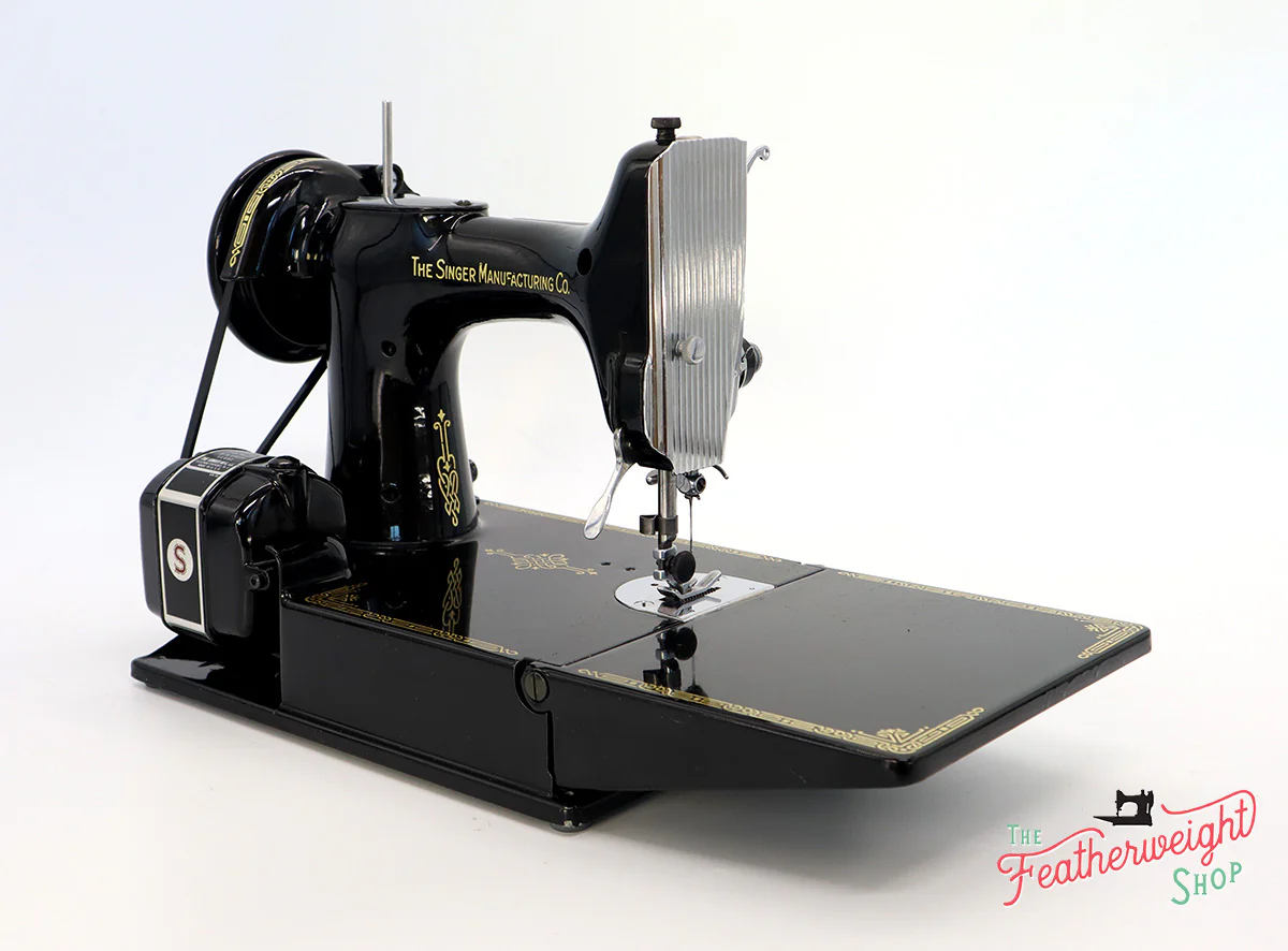 Singer Featherweight 221 Sewing Machine, Centennial: AK579*** - Image 5