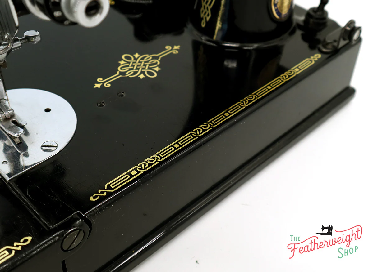 Singer Featherweight 221 Sewing Machine, Centennial: AK579*** - Image 9