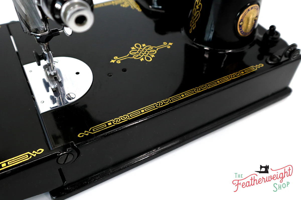 Singer Featherweight 221 Sewing Machine, Centennial: AK598*** - Image 8