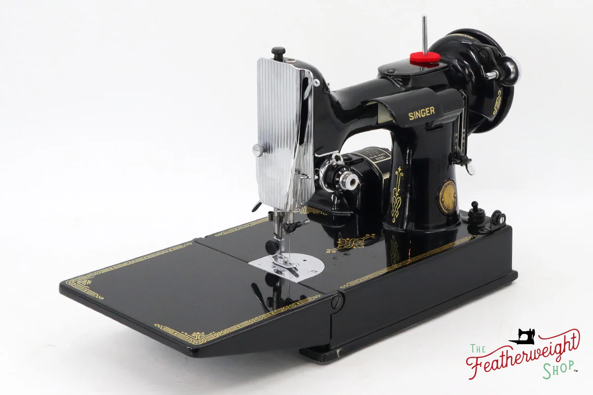 Singer Featherweight 221 Sewing Machine, Centennial: AK606*** - Image 3