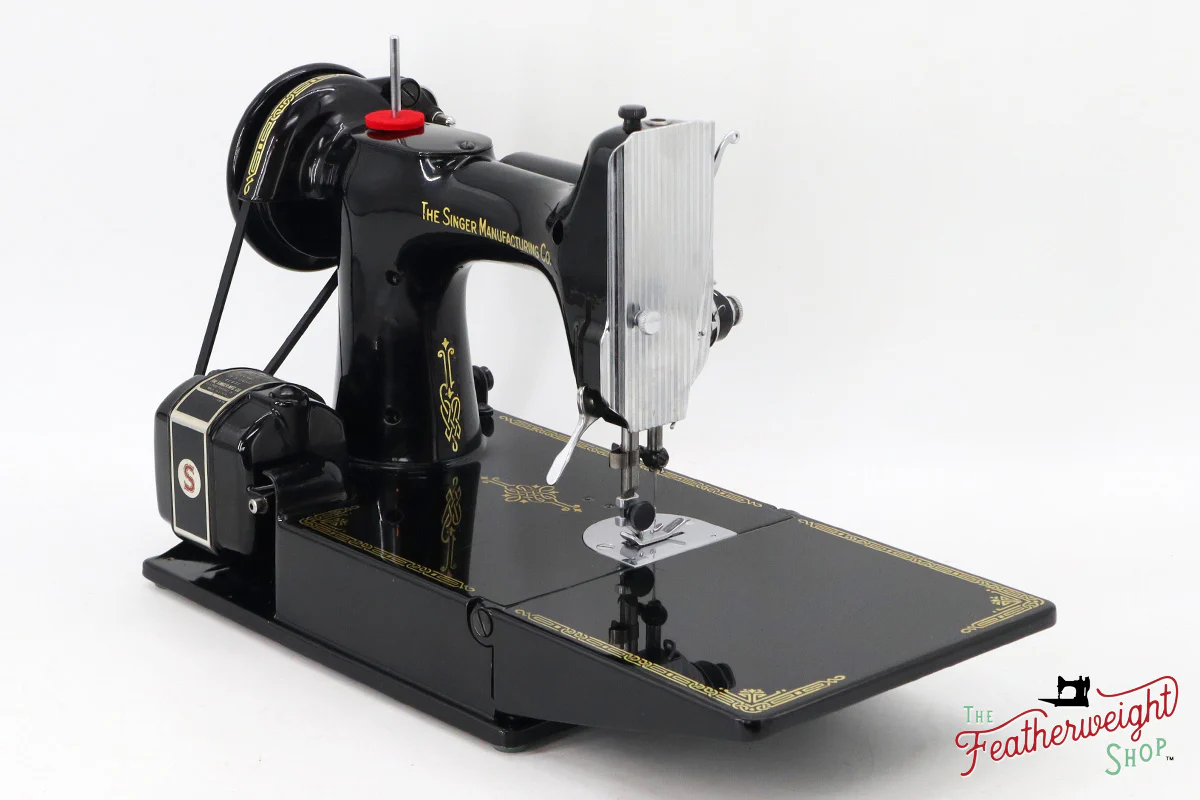 Singer Featherweight 221 Sewing Machine, Centennial: AK606*** - Image 5