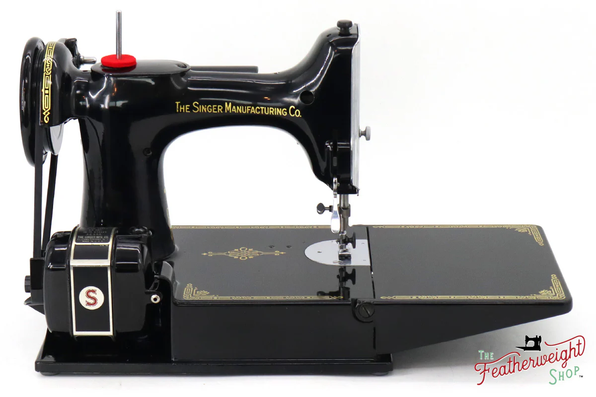 Singer Featherweight 221 Sewing Machine, Centennial: AK606*** - Image 6