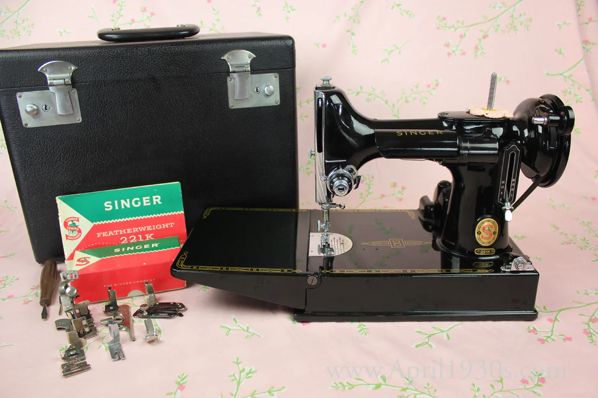 Singer Featherweight 221 Sewing Machine, ES244***