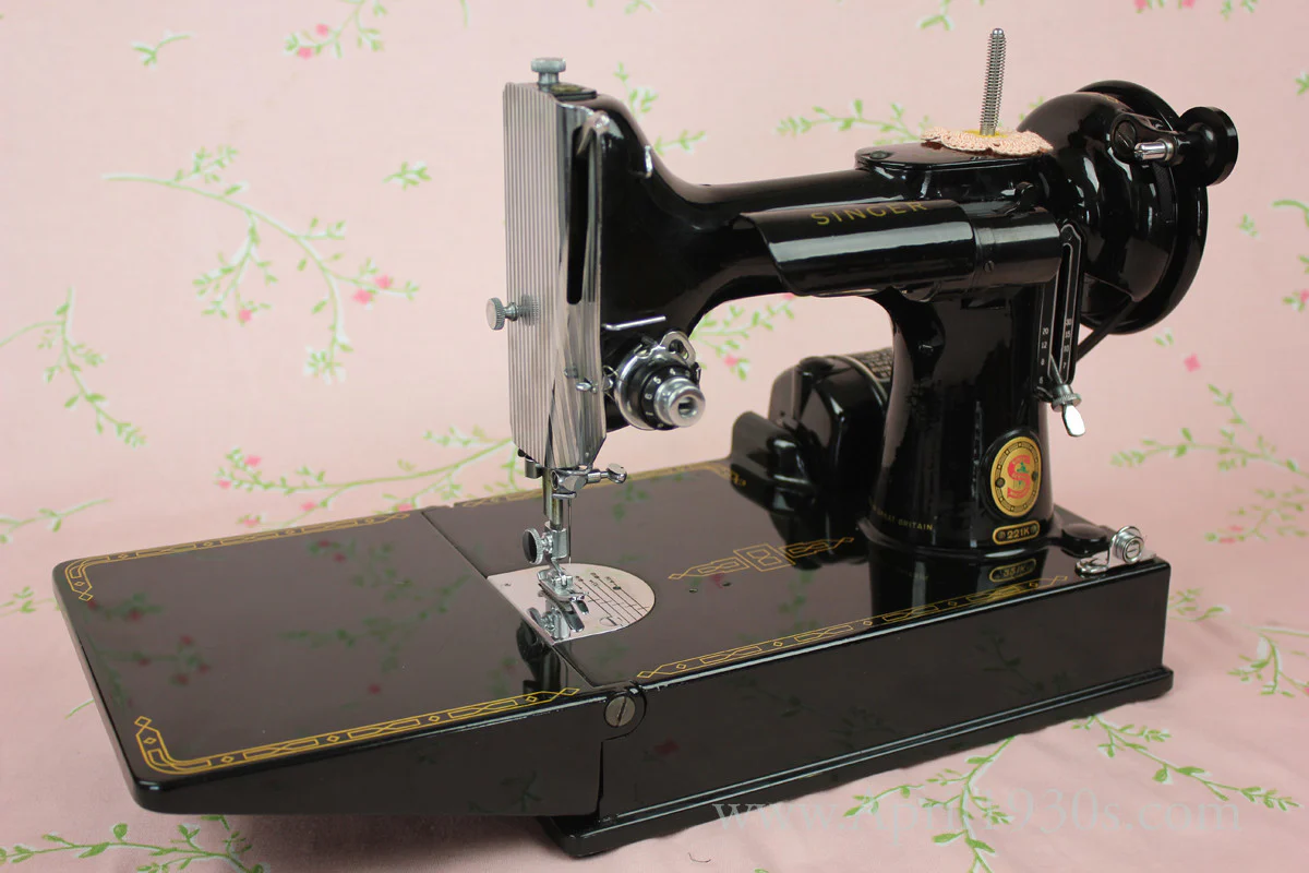Singer Featherweight 221 Sewing Machine, ES244*** - Image 2