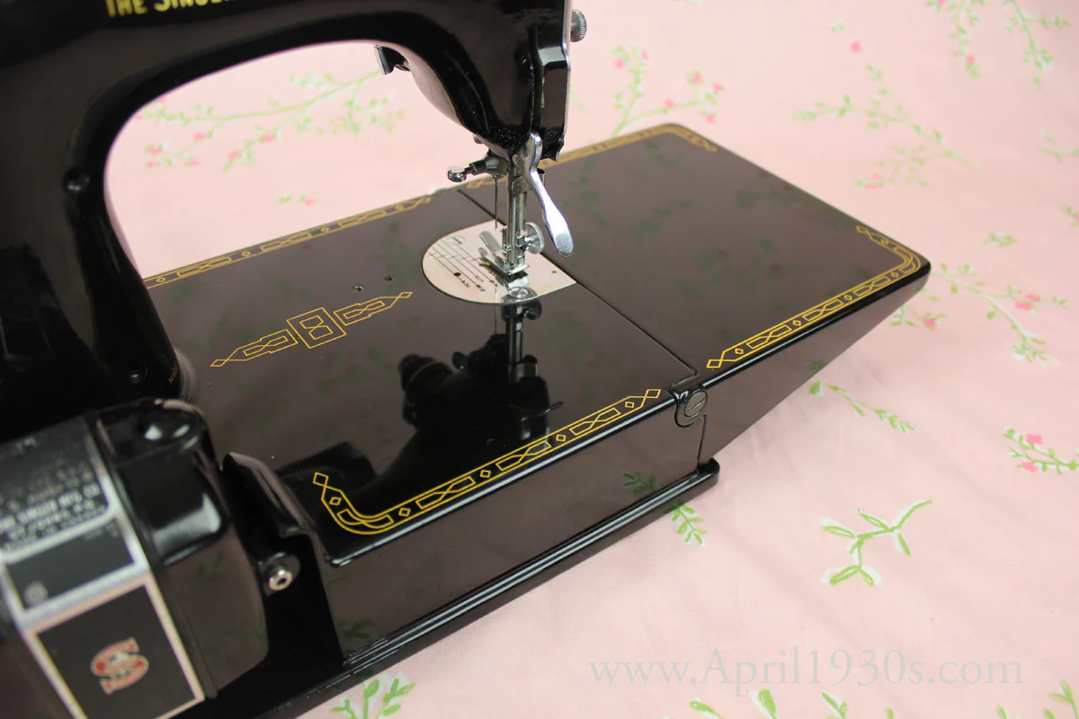 Singer Featherweight 221 Sewing Machine, ES244*** - Image 21