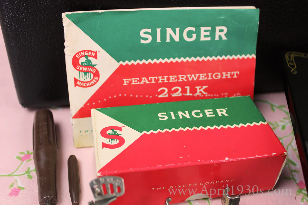 Singer Featherweight 221 Sewing Machine, ES244*** - Image 27